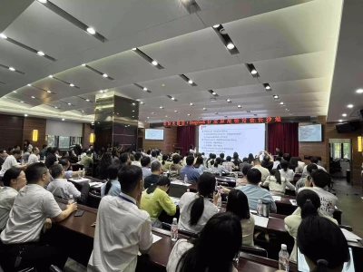 “华知大模型+DeepSeek行业应用研讨会·长沙站”圆满落幕乾隆请3000老人吃饭，为什么老人回家后相继离世？他们到底吃了什么
