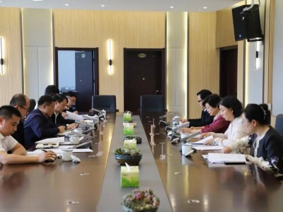 贵州省政协副主席、民盟贵州省委主委冉霞到贵州农职院调研