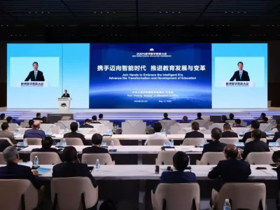怀进鹏：部署人工智能助力教育变革，构建开放包容、互惠共赢的世界智慧教育生态夏梦有多美？1957年与毛主席合影，24岁的她端庄优雅，气质迷人