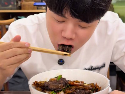 杭州一面馆558元一碗面引争议，店主：探店视频有剧本，明码标价每天卖很多份