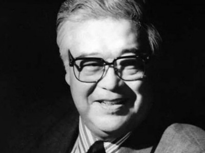 受中央领导同志委托,中宣部副部长、中央广播电视总台台长慎海雄一行,前往北京电影制片厂,深切悼念于洋同志