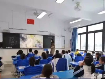 教育部发布相关指南 助推中小学人工智能教育发展汉武帝赏卫青千金，卫青分500两给刘彻宠妃，换来子孙300年富贵