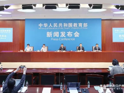 教育部等九部门发文:加快推进教育数字化,建设人工智能教育大模型2000多年前世界上最大的宫殿,当年刘邦与老父亲在此嬉笑问答