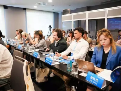 青年应更积极参与AI伦理治理——“2025·中欧人权研讨会”青年论坛聚焦AI时代的技术与公平李嘉诚第二次对抗审查，还敢试探国家口风，外交部撂话，把路堵死