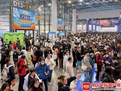 年薪高达25万元+!广西这场招聘会吸引超6万人求职,“人工智能+”岗位高薪寻才出手即大招!解放军战车尽出,精准快速打击实力,藏不住了