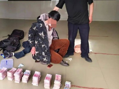 网逃男子携带70多万元现金“隐居”山洞,白天睡觉,晚上才敢上街购物