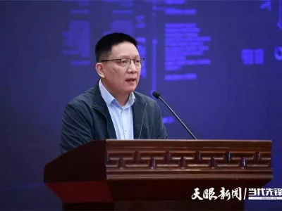 「专家观点」新重庆客户端技术总监孔祥伟:构建智能媒体大脑,推动媒体深度融合和系统性变革2018年,美国女子自言曾穿越到3812年的火星:只有中国人在工作