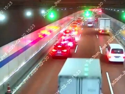上海隧道内突发多车事故!小轿车刹车不及,连续追尾前方3辆小客车