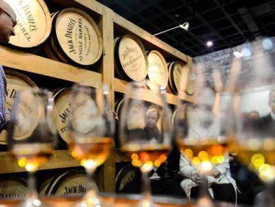 新研究:人工智能可“闻香识美酒”