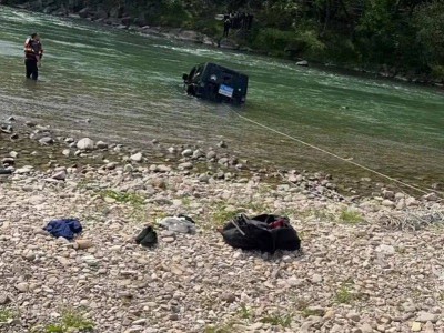 叹息!越野车司机脱险,同车2名女子身亡,“仅20多岁”
