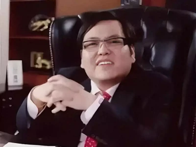 败光百亿后，山西前首富李兆会消失了8年，大数据都不知道他在哪42岁尼格买提新疆老家曝光，千平豪宅好似宫殿，院子太惊艳