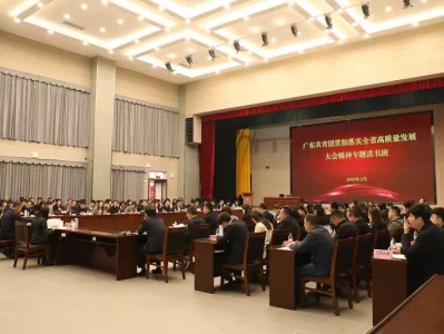 围绕人工智能技术应用授课，广东共青团举行专题读书班彗星“碎碎念”：别怕，它肚子里没“坏东西”！